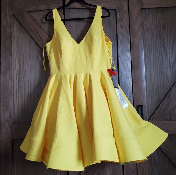 Mac Duggal Dresses & Skirts - NWT MacDuggal ieena lemon dress